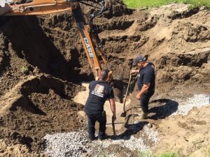 excavation du sol pour installer un drain français à Rawdon - Plomberie le Plomb
