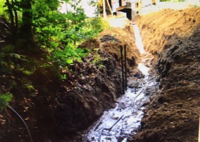 petite excavation du sol pour installer un drain français à Joliette - Plomberie le Plomb